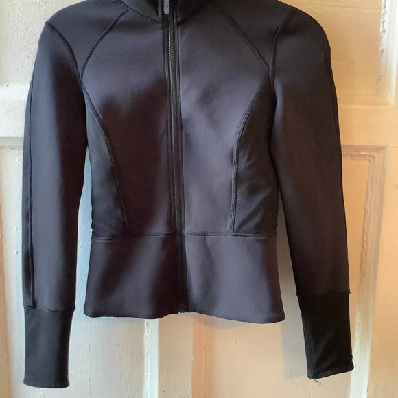 lululemon athletica Jackets & Blazers - Lululemon Athletica Cropped Zip Up Ladies Jacket